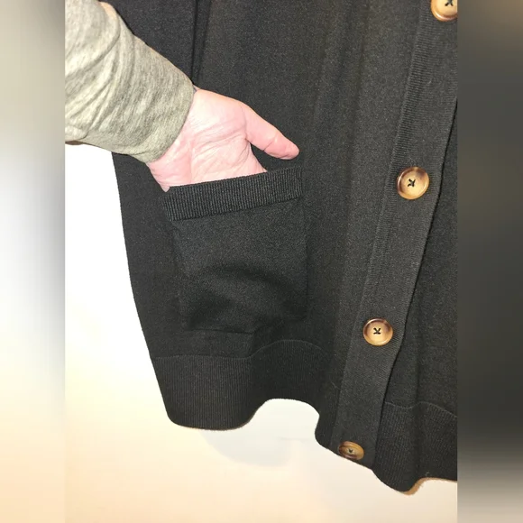 Torrid NWOT Floral Black Button Up Cardigan Sweater - Size 2 - Picture 3 of 4